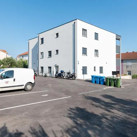 Kamarin アパート *