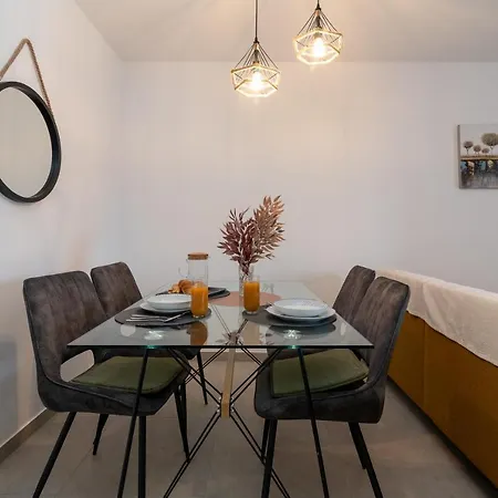 Kamarin アパート トロギール