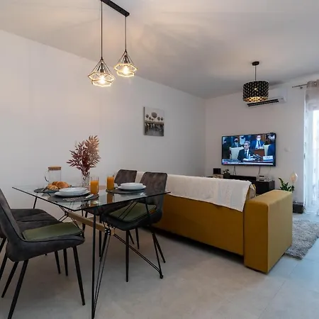 Kamarin アパート トロギール