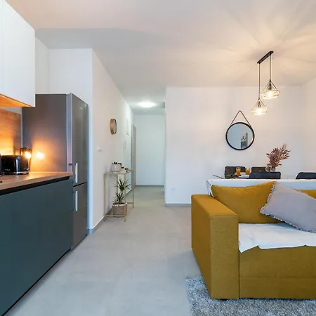 Kamarin アパート *