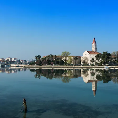 アパート Kamarin *