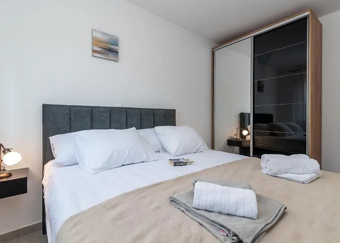 Kamarin * 特罗吉尔