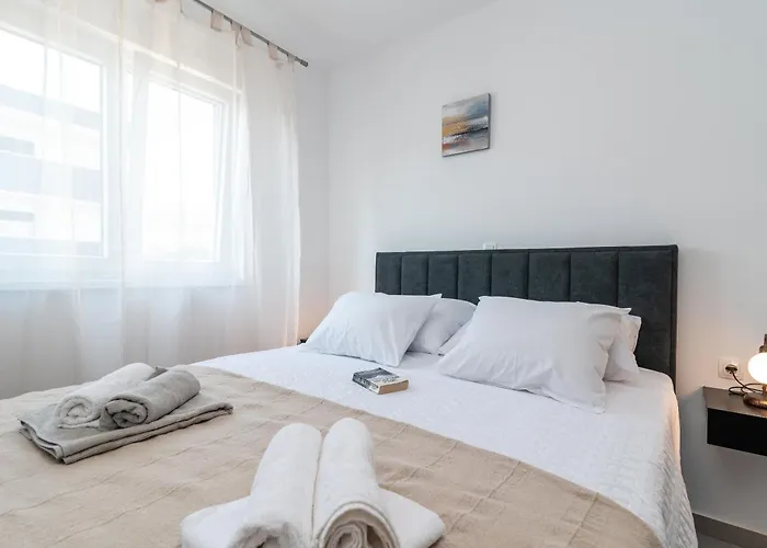 Kamarin * 特罗吉尔